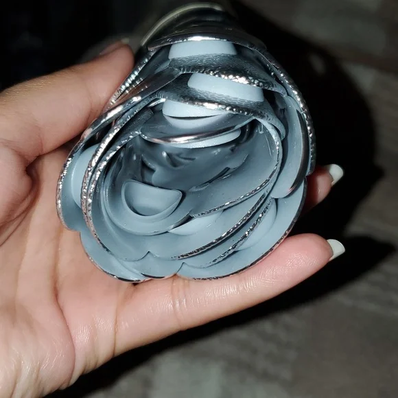 5 for $20 | NWT Aura Rounded Metallic Silver Non-Slip Bath Mat - Picture 5 of 7